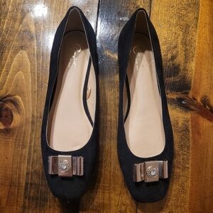 Elegant Black Flats with Bow Accent -Est 1948 - Size 9